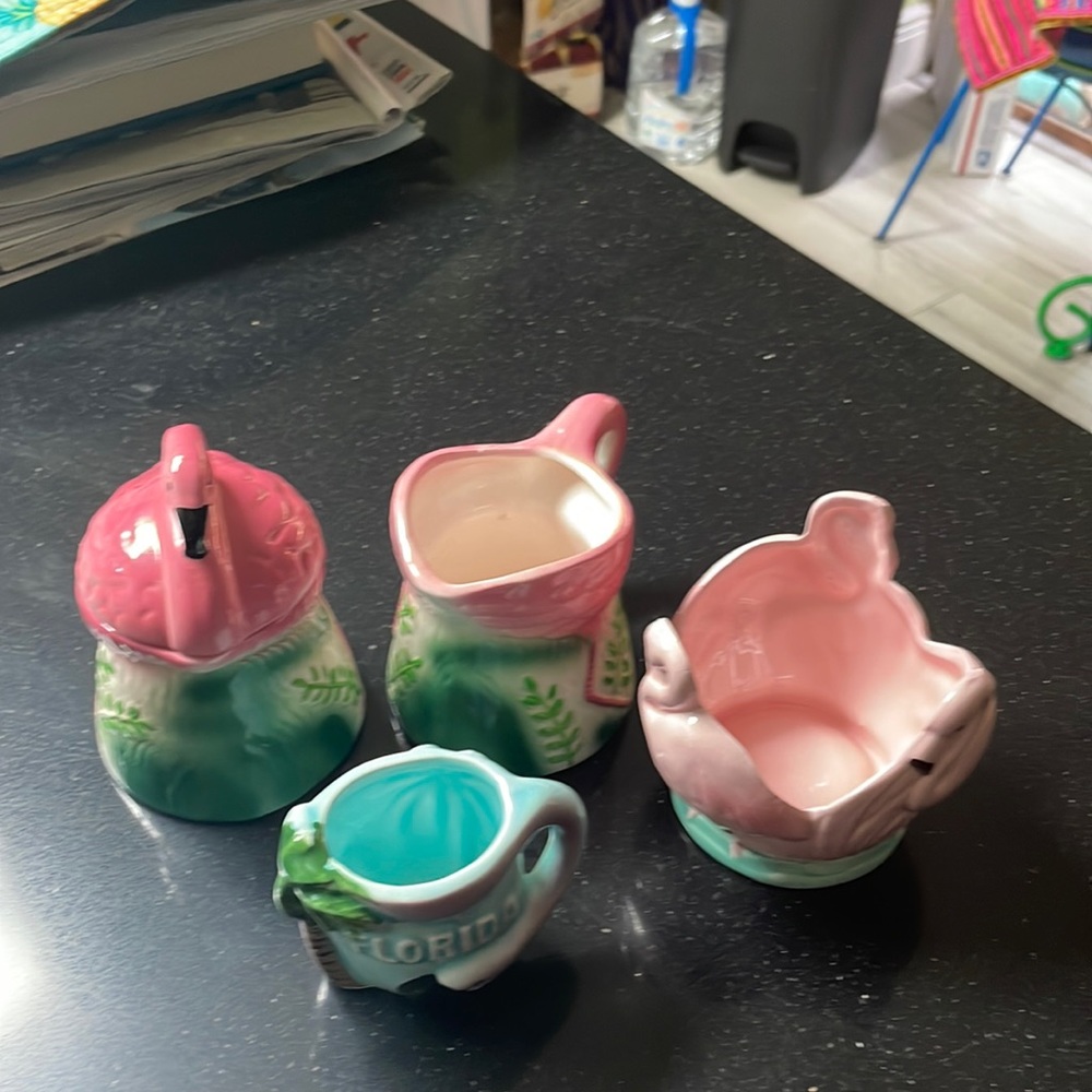 Florida Flamingo cream and sugar set.